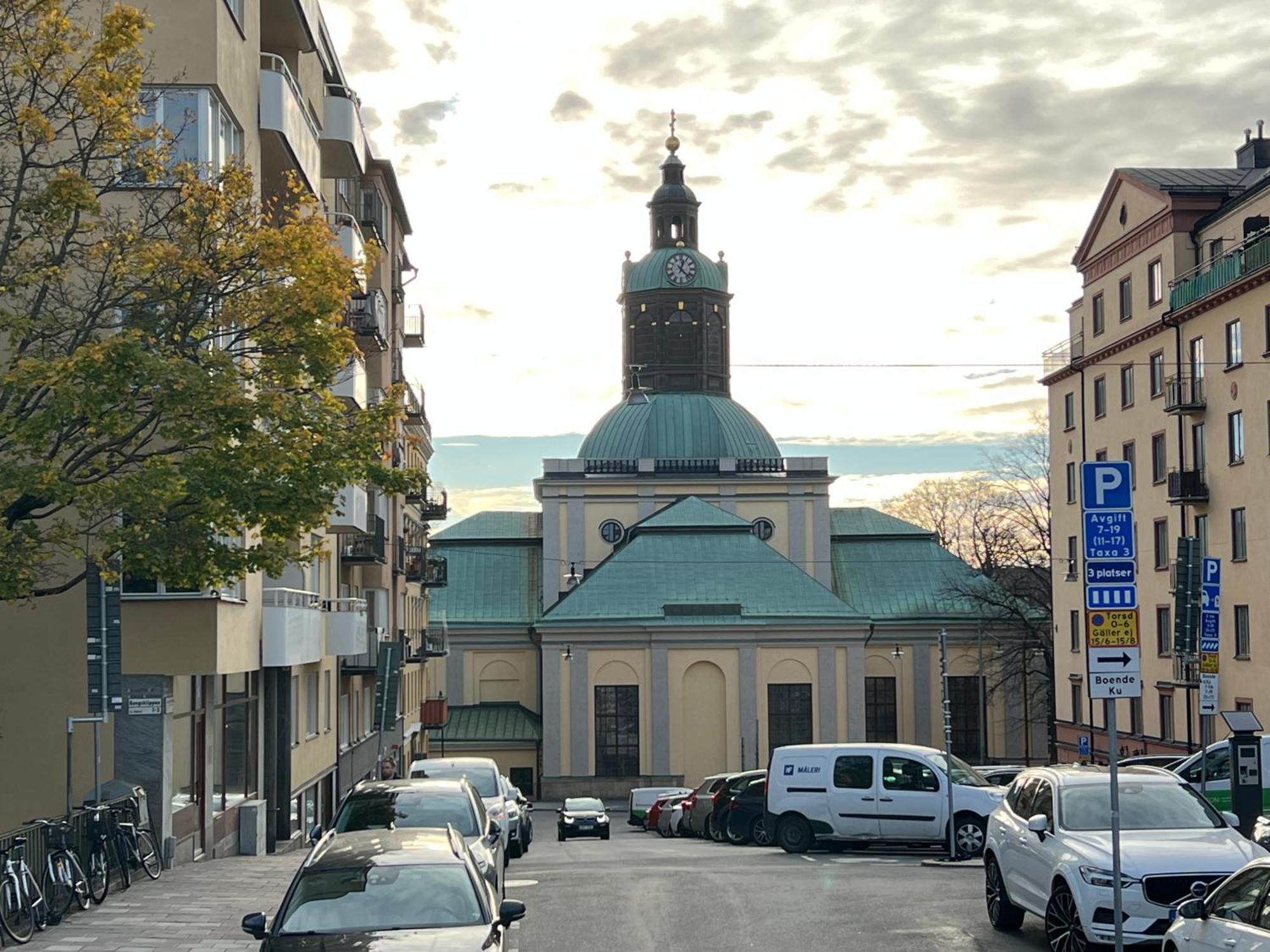 Charming Studio, 10 Min Walk To Train Station Apartment