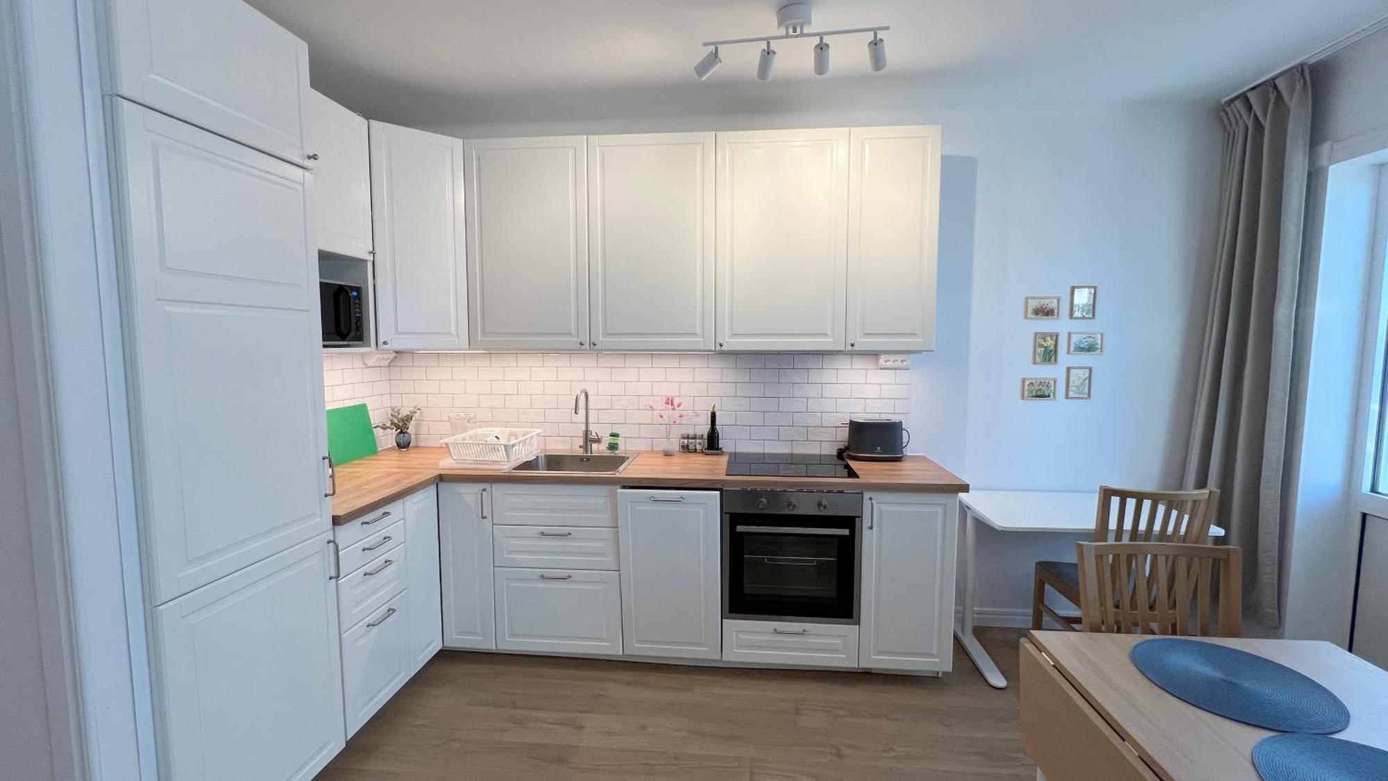Charming Studio, 10 Min Walk To Train Station Apartment